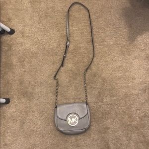Micheal kors small cross body silver/gray